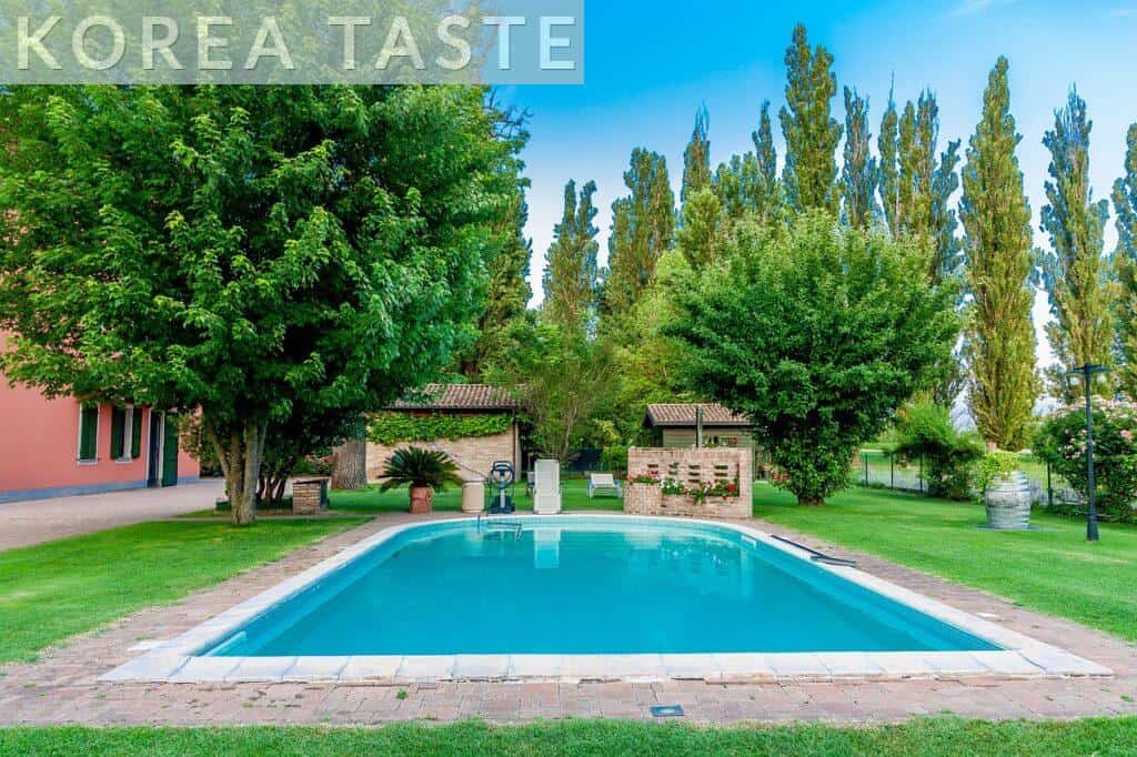 crear jardín con piscina